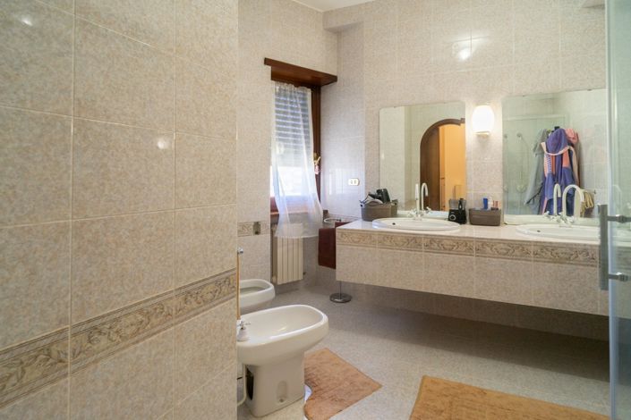 Image No.12-Villa de 6 chambres à vendre à Calabre