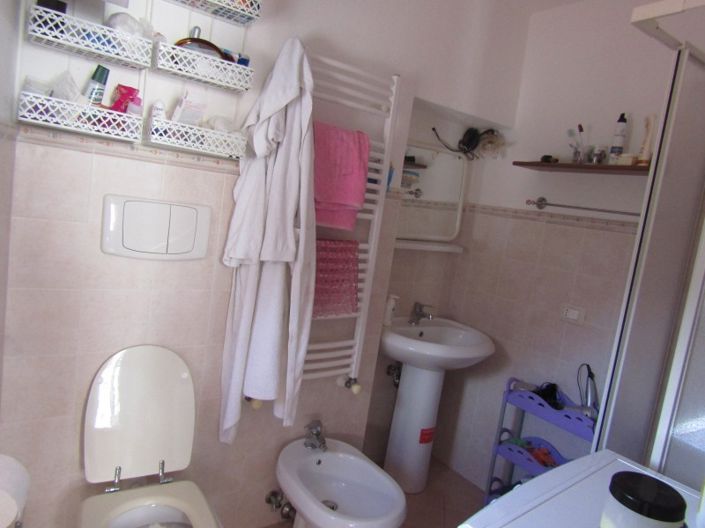 Image No.10-2 Bed Property for sale