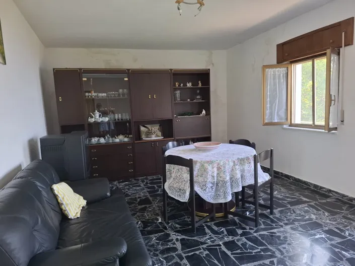 Image No.16-4 Bed House for sale