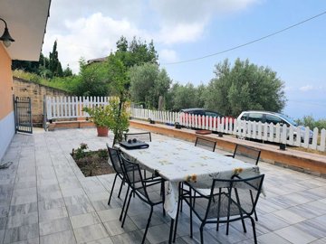 1 - Longobardi, Villa