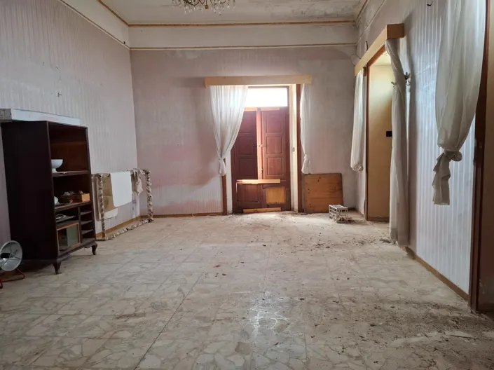 Image No.24-3 Bed Property for sale