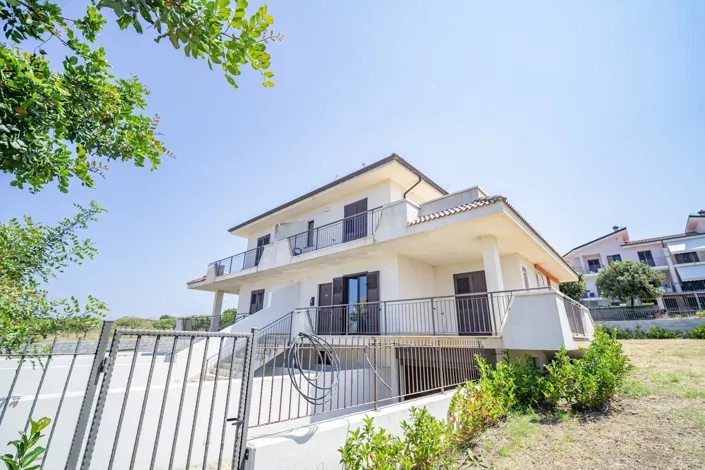 Image No.12-3 Bed Villa for sale