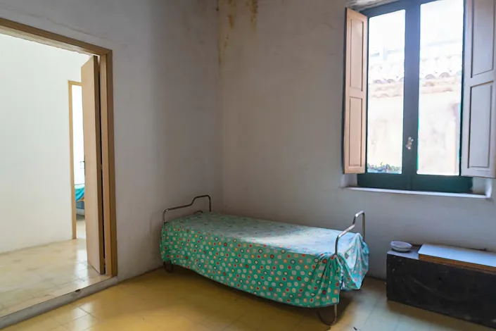 Image No.15-2 Bed Townhouse for sale