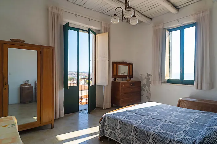 Image No.17-2 Bed Townhouse for sale