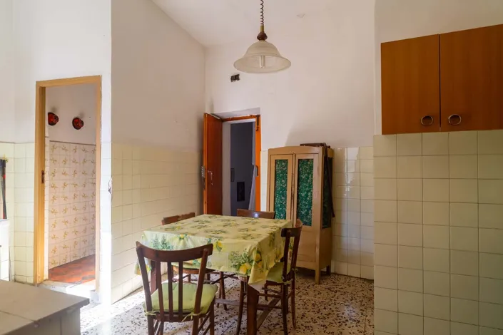 Image No.20-2 Bed Townhouse for sale