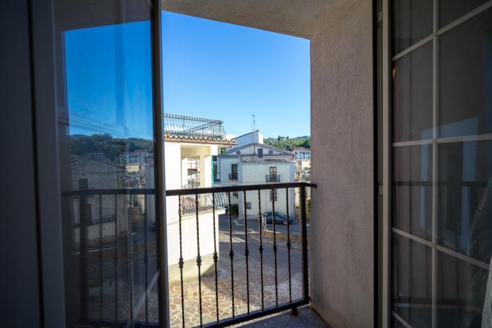 Image No.5-2 Bed Townhouse for sale