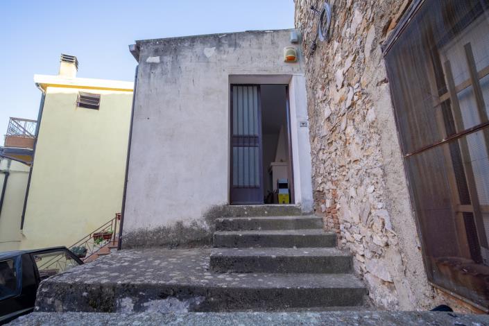 Image No.7-2 Bed Townhouse for sale