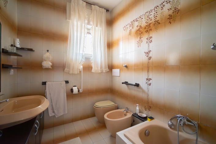 Image No.7-6 Bed Townhouse for sale