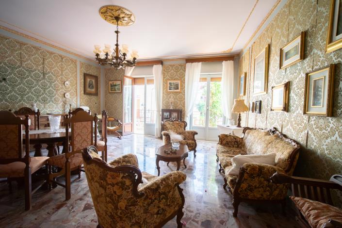 Image No.2-6 Bed Townhouse for sale