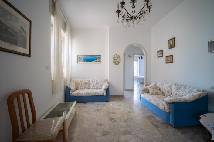 Image No.11-6 Bed Townhouse for sale