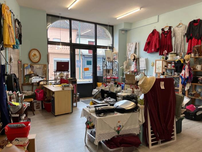 Image No.6-5 Bed Commercial for sale