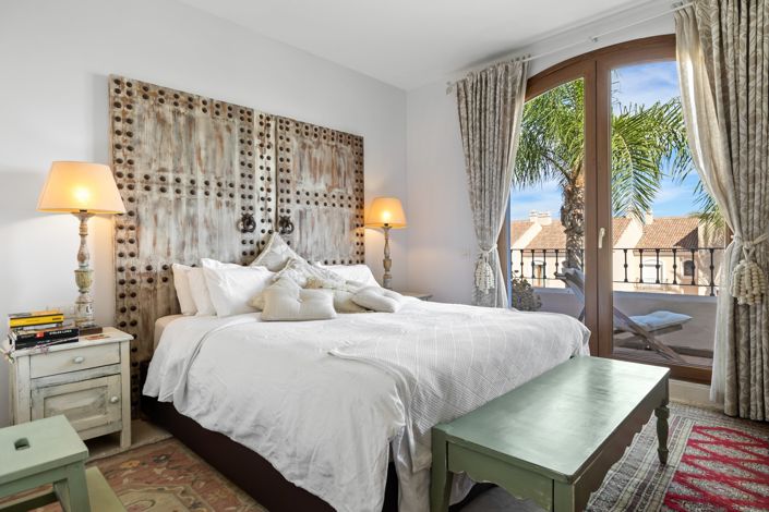 Image No.10-4 Bed Townhouse for sale