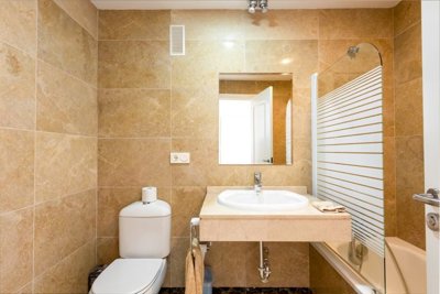 1447-521477-78d1f4f8b6655591b02d22fabb36a692d