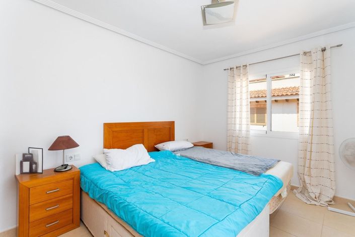 Image No.12-3 Bed Townhouse for sale