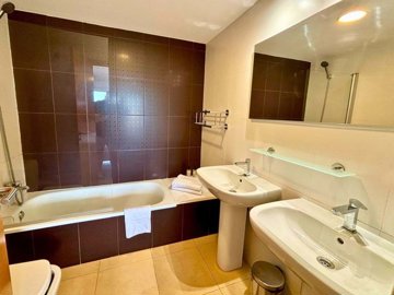 1447-524470-78d1f4f8b6655591b02d22fabb36a692d