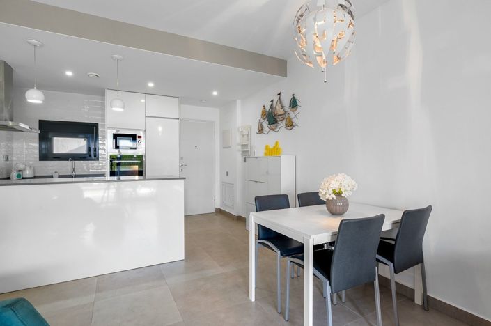 Image No.8-2 Bed Apartment for sale