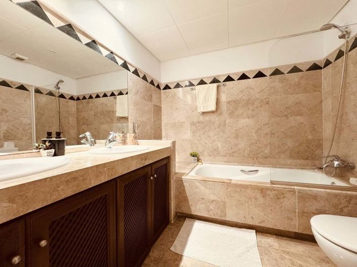 Image No.23-3 Bed Apartment for sale