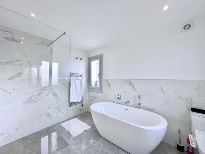 Image No.12-4 Bed Townhouse for sale