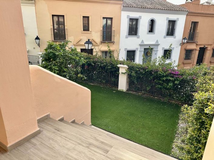 Image No.40-4 Bed Townhouse for sale