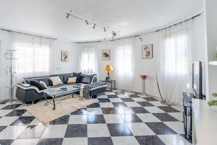 Image No.3-Villa de 4 chambres à vendre à Orihuela Costa