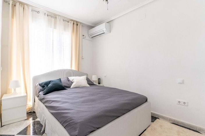 Image No.8-Villa de 4 chambres à vendre à Orihuela Costa