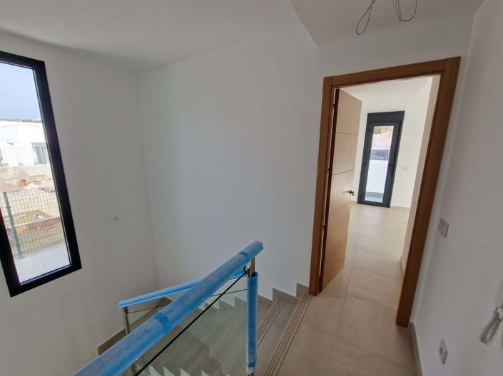 Image No.12-4 Bed Villa for sale