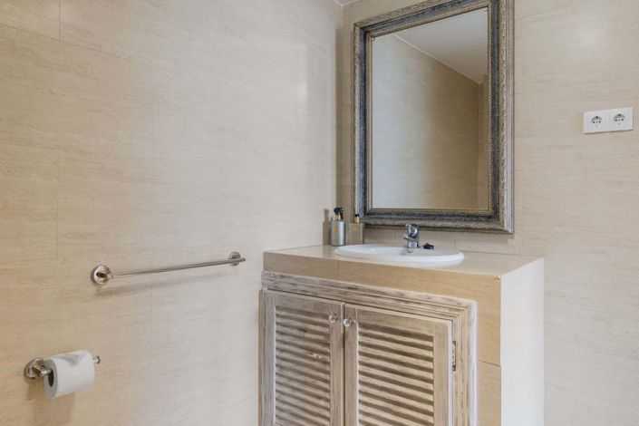 Image No.21-4 Bed Townhouse for sale