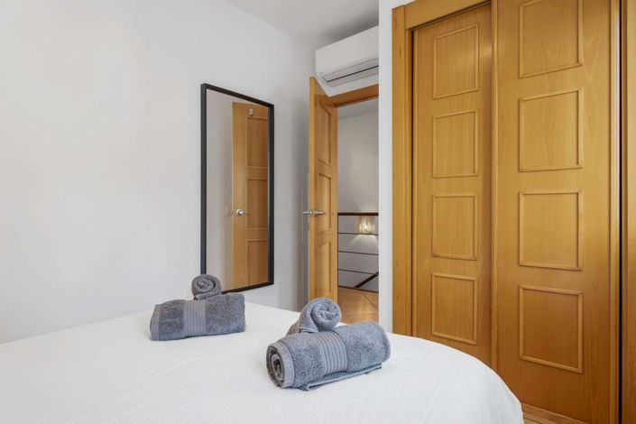 Image No.23-4 Bed Townhouse for sale