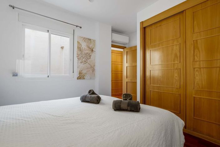 Image No.33-4 Bed Townhouse for sale