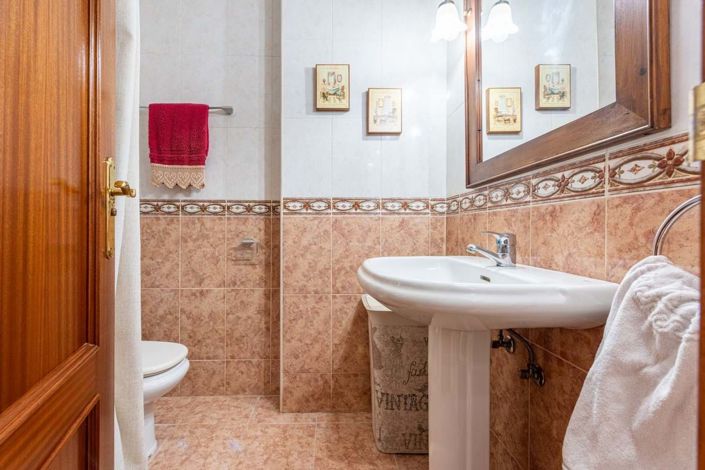 Image No.18-4 Bed Townhouse for sale