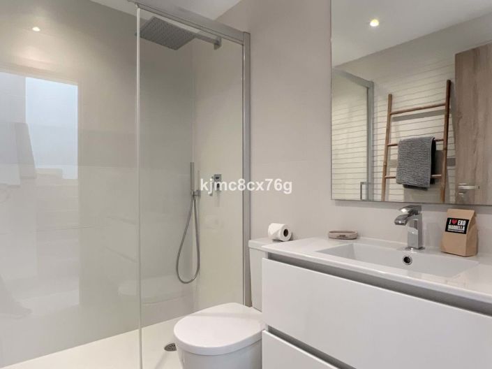 Image No.21-3 Bed Townhouse for sale