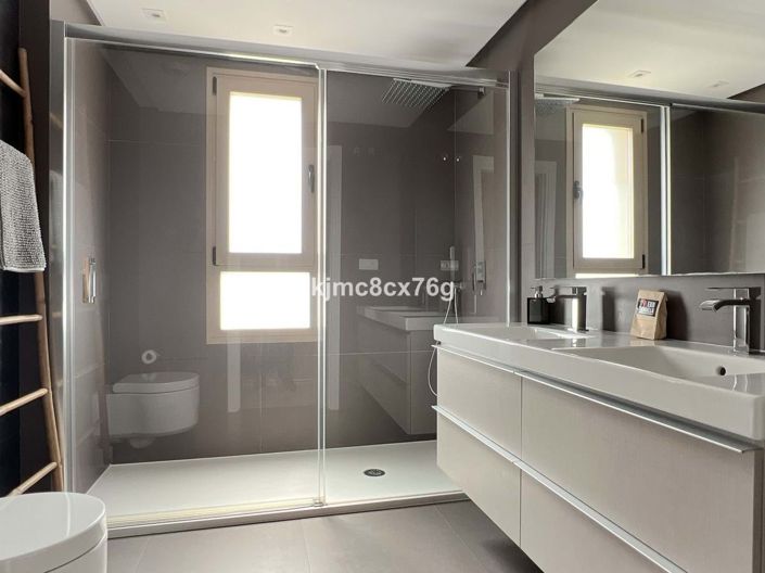 Image No.27-3 Bed Townhouse for sale