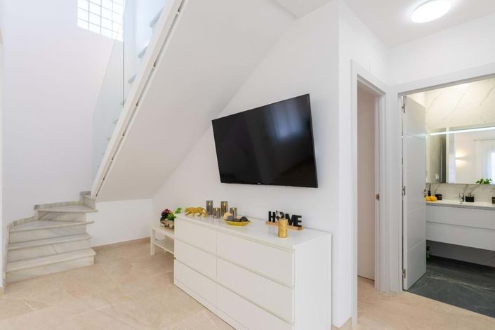 Image No.8-4 Bed Villa for sale