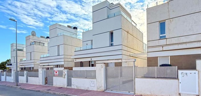 Image No.25-3 Bed Villa for sale