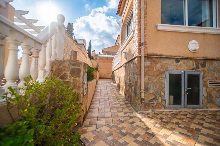 Image No.9-3 Bed Villa for sale