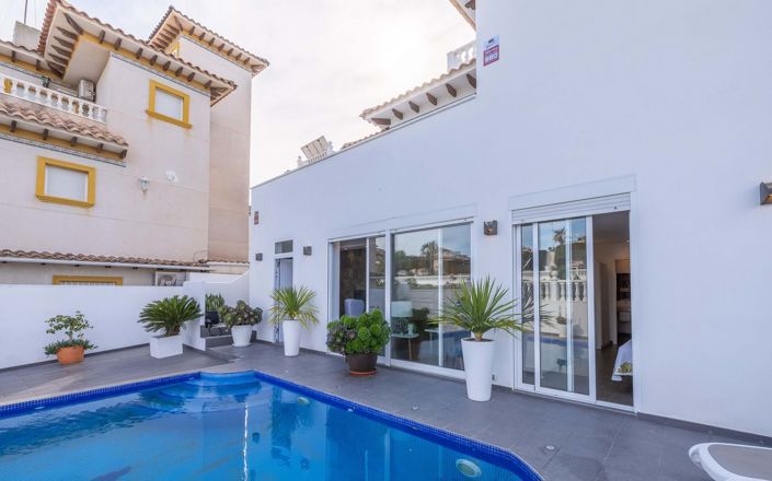 Image No.49-5 Bed Villa for sale