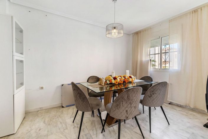 Image No.6-Villa de 3 chambres à vendre à Orihuela Costa