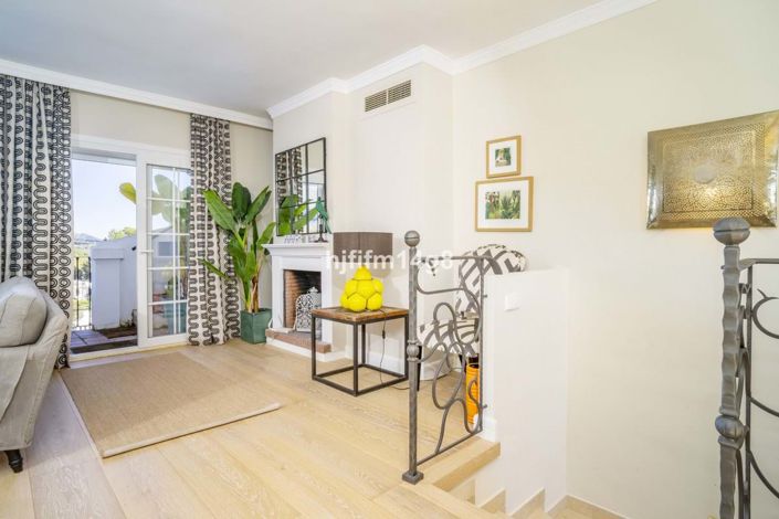 Image No.6-3 Bed Townhouse for sale