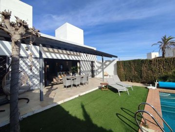 1447-610854-78d1f4f8b6655591b02d22fabb36a692d