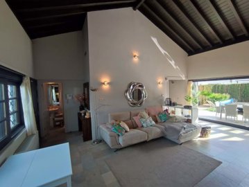 1447-610854-78d1f4f8b6655591b02d22fabb36a692d