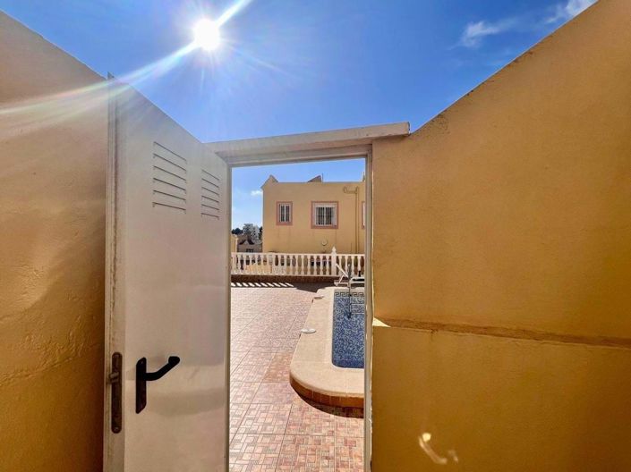 Image No.26-3 Bed Townhouse for sale