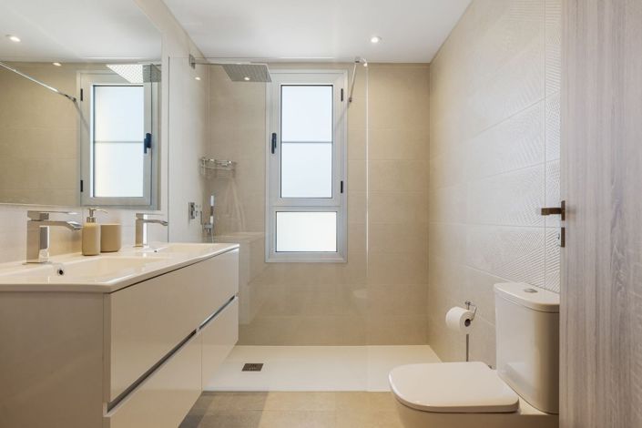 Image No.27-3 Bed Townhouse for sale