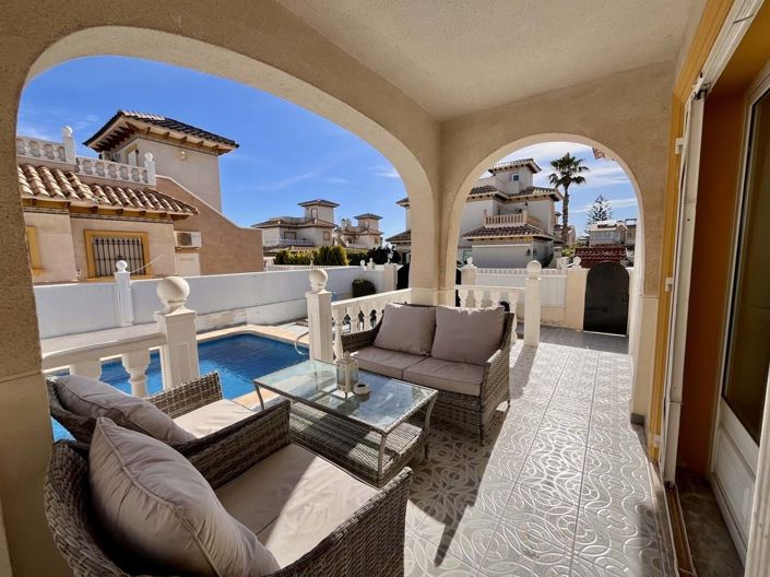 Image No.2-Villa de 4 chambres à vendre à Orihuela Costa