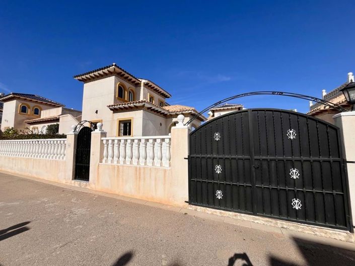 Image No.35-Villa de 4 chambres à vendre à Orihuela Costa