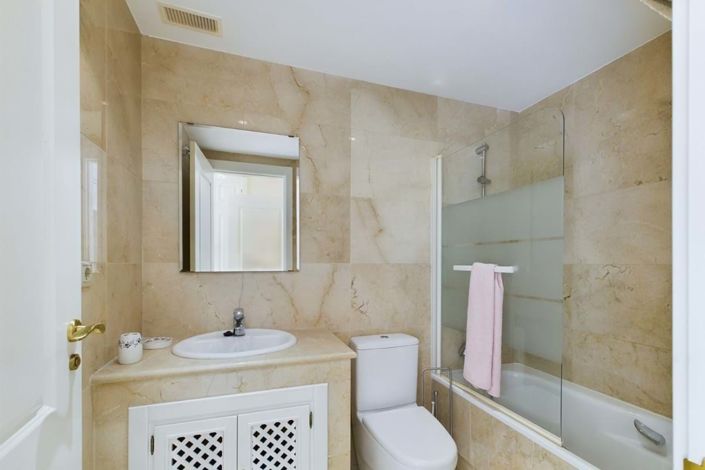 Image No.20-2 Bed Apartment for sale