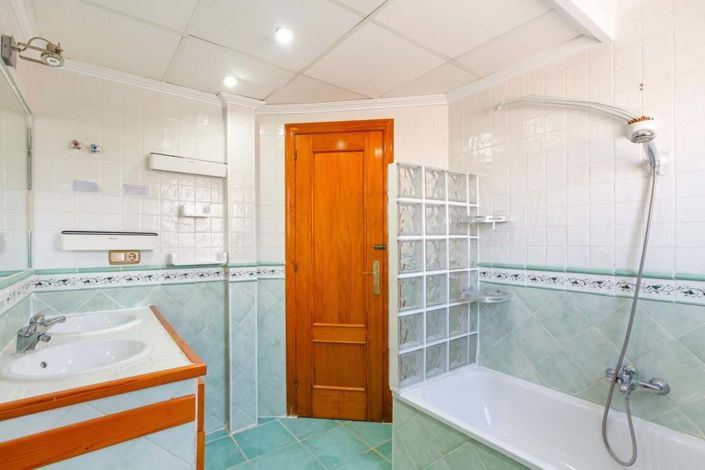 Image No.16-4 Bed Villa for sale