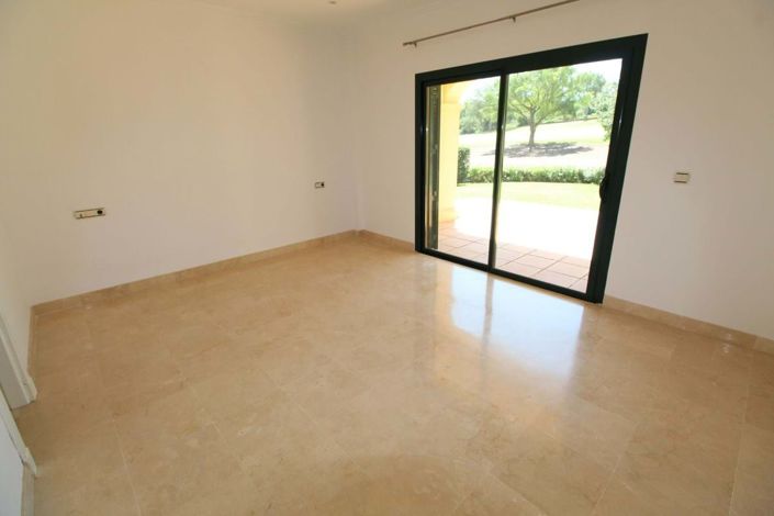 Image No.10-3 Bed Apartment for sale