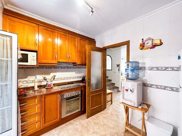 Image No.12-3 Bed Townhouse for sale