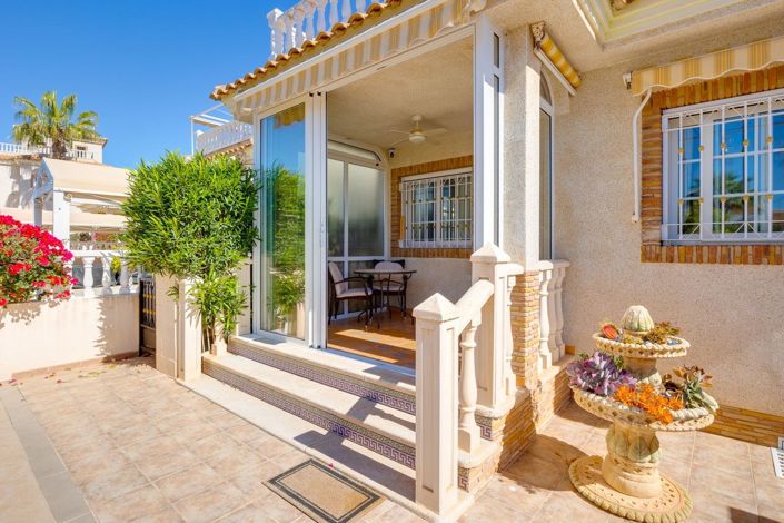 Image No.3-Villa de 3 chambres à vendre à Orihuela Costa