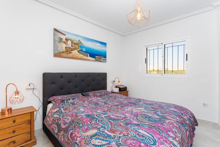 Image No.19-3 Bed Townhouse for sale